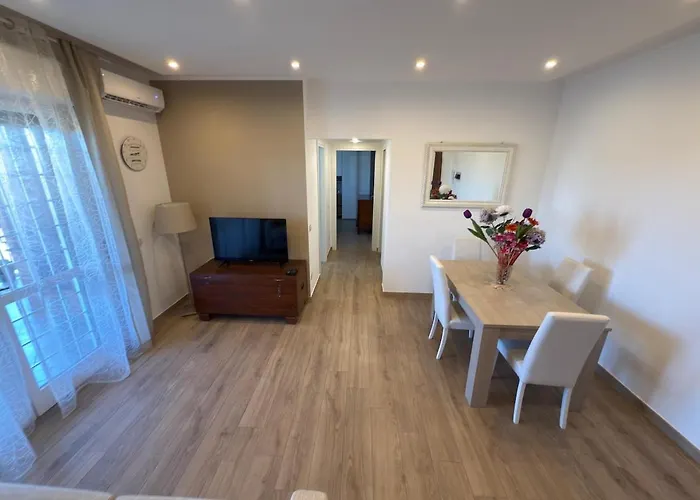 Apartment Charlie's House Rom